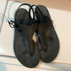 Gucci flip flops in excellent condition